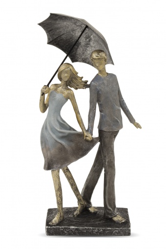 Egy pár egy esernyő figurája